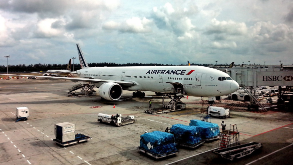 a Boeing B77W operated by Air France