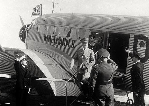 hitler disembarks a junkers ju 52 in germany