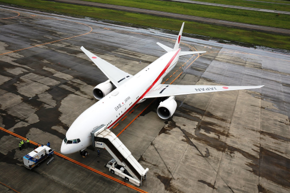 japan uses the B77W as its air force one